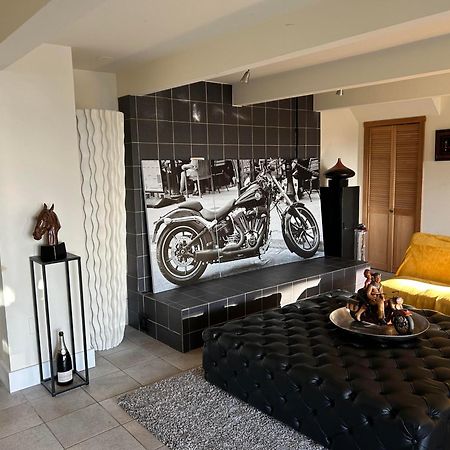 Grouse Cheerful Large Private Bedroom, Bath, Shared Deck, Pool, Hot Tub North Vancouver Exterior foto