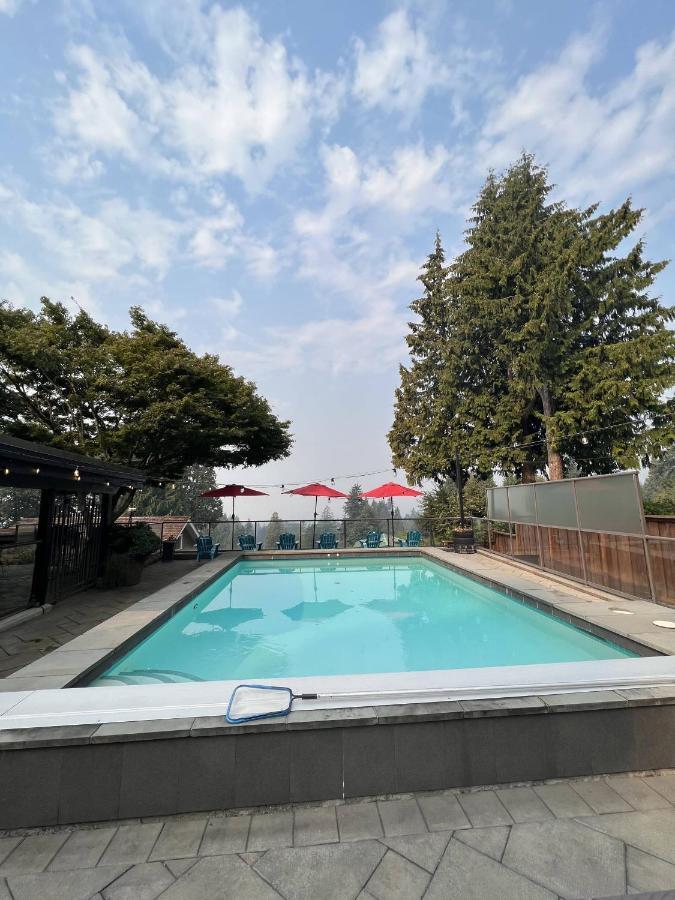 Grouse Cheerful Large Private Bedroom, Bath, Shared Deck, Pool, Hot Tub North Vancouver Exterior foto
