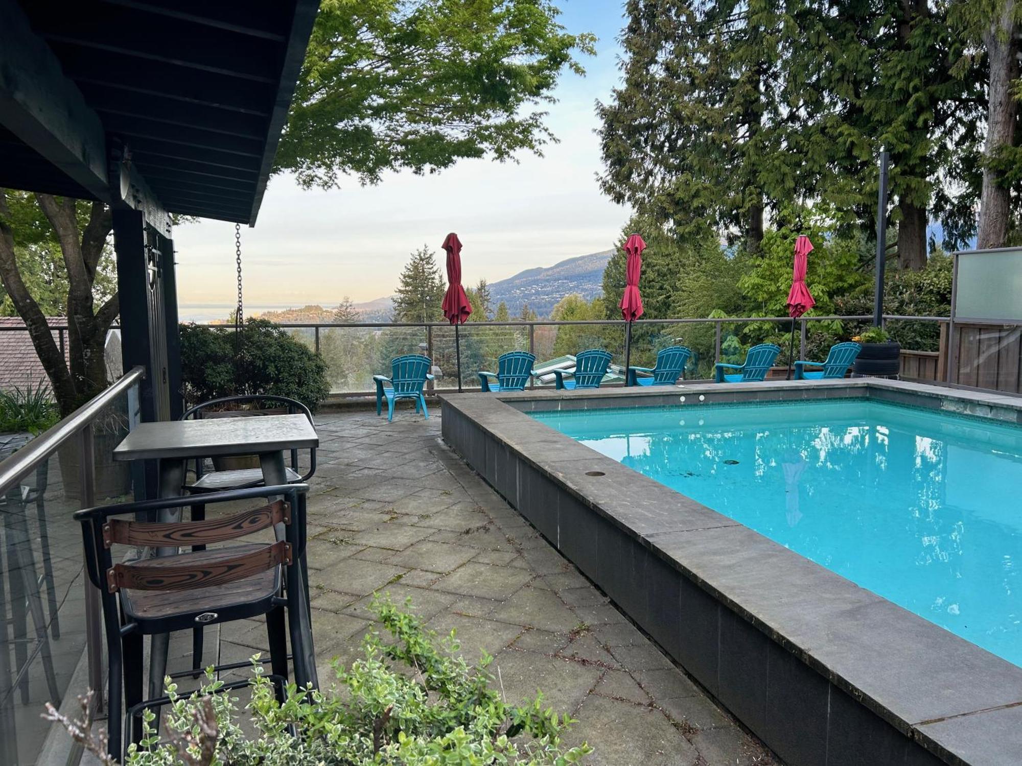 Grouse Cheerful Large Private Bedroom, Bath, Shared Deck, Pool, Hot Tub North Vancouver Exterior foto