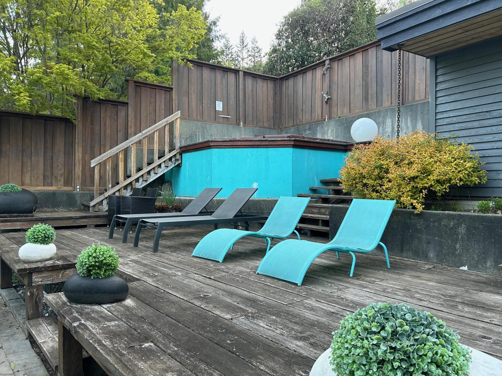 Grouse Cheerful Large Private Bedroom, Bath, Shared Deck, Pool, Hot Tub North Vancouver Exterior foto