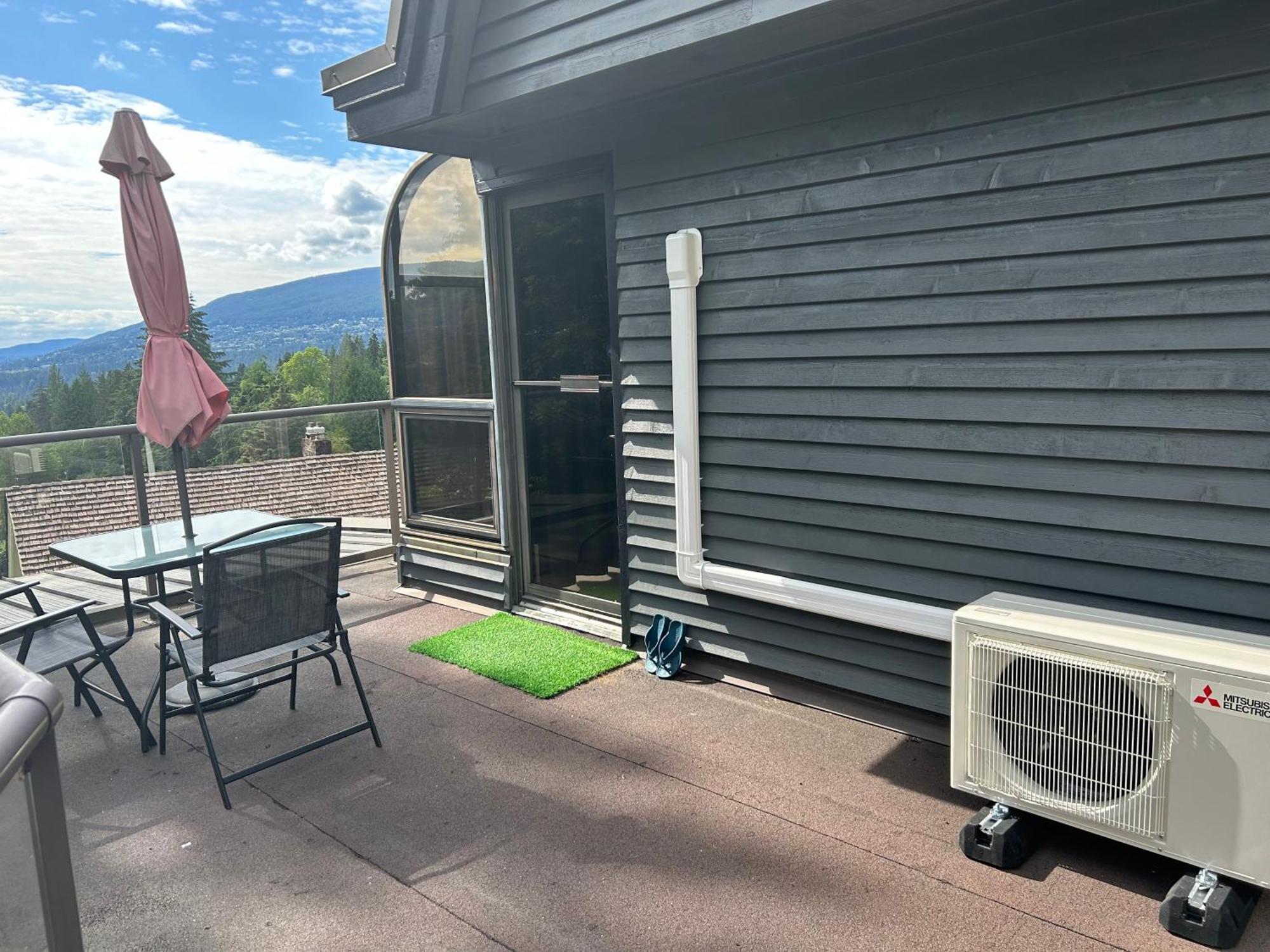 Grouse Cheerful Large Private Bedroom, Bath, Shared Deck, Pool, Hot Tub North Vancouver Exterior foto