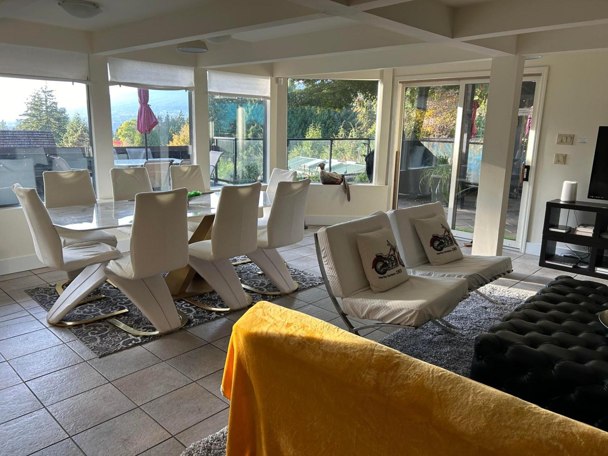 Grouse Cheerful Large Private Bedroom, Bath, Shared Deck, Pool, Hot Tub North Vancouver Exterior foto