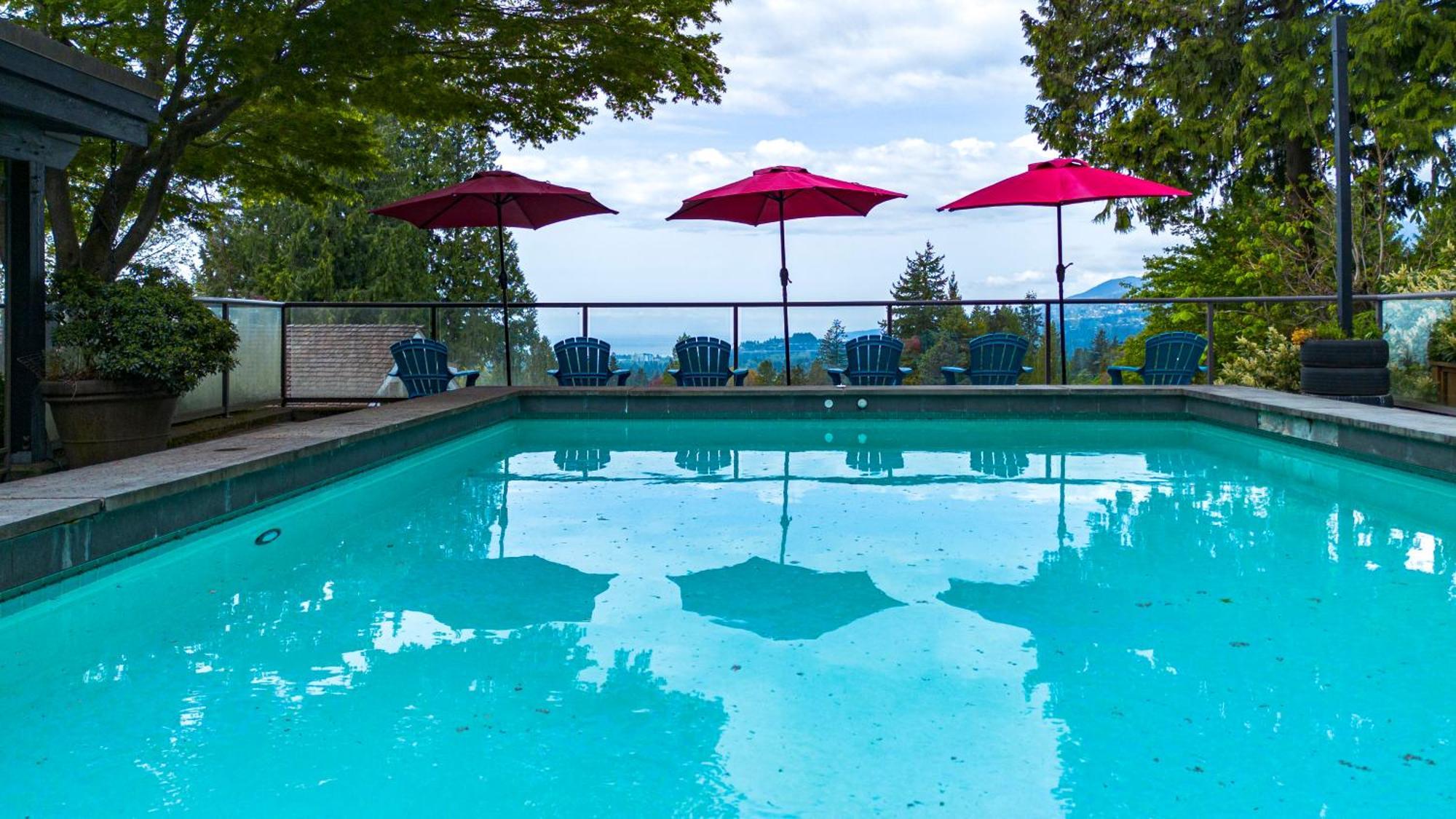 Grouse Cheerful Large Private Bedroom, Bath, Shared Deck, Pool, Hot Tub North Vancouver Exterior foto