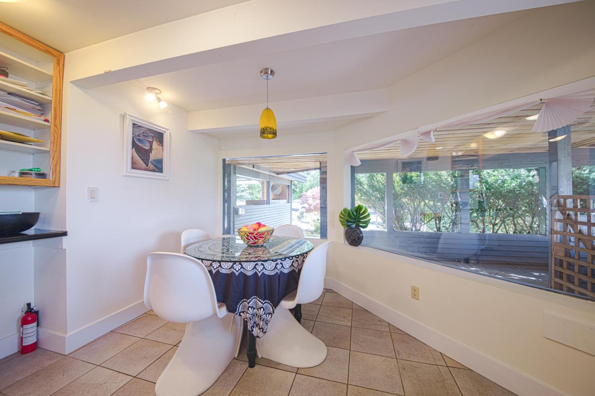 Grouse Cheerful Large Private Bedroom, Bath, Shared Deck, Pool, Hot Tub North Vancouver Exterior foto